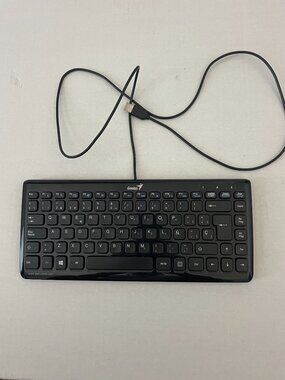 Genius LuxeMate i200 Compact Stylish Keyboard Spanish Version Includes the Ñ